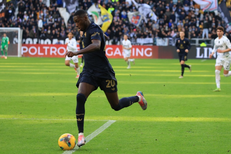 杏彩体育平台-罗马诺透露穆阿尼专注等待尤文，暂未开启其他转会谈判